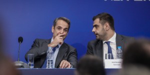 Μαξίμου: Καλοδεχούμενη η πρόταση δυσπιστίας - «Συκοφάντες και τυμβωρύχοι» Μαξίμου: Καλοδεχούμενη η πρόταση δυσπιστίας - «Συκοφάντες και τυμβωρύχοι»