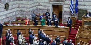 Πρόταση δυσπιστίας: Ποια είναι η διαδικασία στη βουλή, τι προβλέπει το Σύνταγμα Πρόταση δυσπιστίας: Ποια είναι η διαδικασία στη βουλή, τι προβλέπει το Σύνταγμα