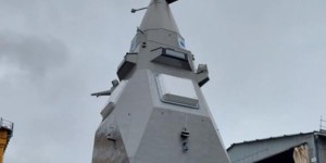Naval Group: 40 μέτρα ύψος, 150 τόνοι - Έτοιμος ο πανίσχυρος ιστός του «Νέαρχου» Naval Group: 40 μέτρα ύψος, 150 τόνοι - Έτοιμος ο πανίσχυρος ιστός του «Νέαρχου»