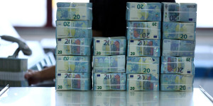 «Σφίγγει» ο κλοιός για τους στρατηγικούς κακοπληρωτές - Τη Δευτέρα ο κατάλογος μεγαλοφειλετών «Σφίγγει» ο κλοιός για τους στρατηγικούς κακοπληρωτές - Τη Δευτέρα ο κατάλογος μεγαλοφειλετών