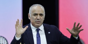Η κόντρα του Κασπάροφ με τον Πούτιν, οι συλλήψεις και η σύγκριση με τον Χίτλερ Η κόντρα του Κασπάροφ με τον Πούτιν, οι συλλήψεις και η σύγκριση με τον Χίτλερ