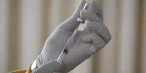 «Καμπανάκι» ΟΗΕ για την κρίση στα εμβόλια: «Εξαπλώνονται νόσοι που μπορούσαν να είχαν αποφευχθεί» «Καμπανάκι» ΟΗΕ για την κρίση στα εμβόλια: «Εξαπλώνονται νόσοι που μπορούσαν να είχαν αποφευχθεί»