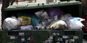 Η Θεσσαλονίκη «πνίγηκε» στα σκουπίδια – Πάνω από 600 τόνοι μόνο την παραμονή των Χριστουγέννων Η Θεσσαλονίκη «πνίγηκε» στα σκουπίδια – Πάνω από 600 τόνοι μόνο την παραμονή των Χριστουγέννων