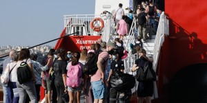 Ξεκίνησε η μεγάλη έξοδος του καλοκαιριού – «Ασφυξία» σε λιμάνια και εθνικές οδούς Ξεκίνησε η μεγάλη έξοδος του καλοκαιριού – «Ασφυξία» σε λιμάνια και εθνικές οδούς