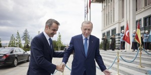 Απόψε η συνάντηση Μητσοτάκη - Ερντογάν: Η στάση της Άγκυρας στο Κυπριακό ταράζει τα «ήρεμα νερά» Απόψε η συνάντηση Μητσοτάκη - Ερντογάν: Η στάση της Άγκυρας στο Κυπριακό ταράζει τα «ήρεμα νερά»