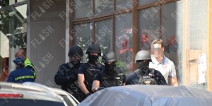 Λήξη συναγερμού στα Πατήσια: Παραδόθηκε ο άνδρας που απειλούσε να σκοτώσει όποιον πλησίαζε Λήξη συναγερμού στα Πατήσια: Παραδόθηκε ο άνδρας που απειλούσε να σκοτώσει όποιον πλησίαζε