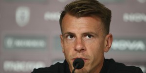 Στέφαν Σβαμπ: «Στόχος να παίξουμε στο Champions League - Πολύ καλός ο Καμαρά» Στέφαν Σβαμπ: «Στόχος να παίξουμε στο Champions League - Πολύ καλός ο Καμαρά»