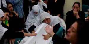 Ελληνικό ΥΠΕΞ για βομβαρδισμό στο Γκολάν: Χρειάζεται η μέγιστη δυνατή αυτοσυγκράτηση Ελληνικό ΥΠΕΞ για βομβαρδισμό στο Γκολάν: Χρειάζεται η μέγιστη δυνατή αυτοσυγκράτηση