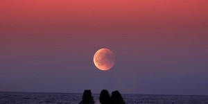 «Ματωμένο φεγγάρι»: Live εικόνα από την εντυπωσιακή ολική έκλειψη Σελήνης «Ματωμένο φεγγάρι»: Live εικόνα από την εντυπωσιακή ολική έκλειψη Σελήνης