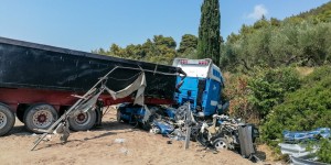 Τροχαίο στη Μεσσηνία: Τραγική φιγούρα η γιαγιά του 19χρονου - Ρωτά για τον γιο και τα εγγόνια της Τροχαίο στη Μεσσηνία: Τραγική φιγούρα η γιαγιά του 19χρονου - Ρωτά για τον γιο και τα εγγόνια της