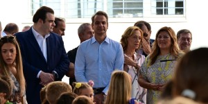 Αγιασμός στα σχολεία: Στο 2ο Δημοτικό Γλυφάδας ο Κυριάκος Μητσοτάκης - Πλήρες φωτορεπορτάζ Αγιασμός στα σχολεία: Στο 2ο Δημοτικό Γλυφάδας ο Κυριάκος Μητσοτάκης - Πλήρες φωτορεπορτάζ