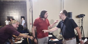 Ρεσιτάλ τοξικότητας με «επαγγελματίες που απομυζούν τον ΣΥΡΙΖΑ» - Μάχη Ραγκούση - Τζάκρη για το bullying Ρεσιτάλ τοξικότητας με «επαγγελματίες που απομυζούν τον ΣΥΡΙΖΑ» - Μάχη Ραγκούση - Τζάκρη για το bullying