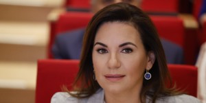Όλγα Κεφαλογιάννη για τα περσικά χαλιά στο Υπουργείο Τουρισμού: «Με απόλυτη διαφάνεια η αγορά τους» Όλγα Κεφαλογιάννη για τα περσικά χαλιά στο Υπουργείο Τουρισμού: «Με απόλυτη διαφάνεια η αγορά τους»