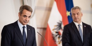 Μήνυμα Μητσοτάκη σε Βερολίνο για μεταναστευτικό: Η Ελλάδα δεν θα επωμιστεί δυσανάλογα μεγάλο βάρος Μήνυμα Μητσοτάκη σε Βερολίνο για μεταναστευτικό: Η Ελλάδα δεν θα επωμιστεί δυσανάλογα μεγάλο βάρος