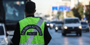 Τροχαία: «Σαφάρι» ελέγχων εντόπισε πάνω από 1.000 παραβάσεις - Σύλληψη οδηγού που έτρεχε με 176 χλμ Τροχαία: «Σαφάρι» ελέγχων εντόπισε πάνω από 1.000 παραβάσεις - Σύλληψη οδηγού που έτρεχε με 176 χλμ