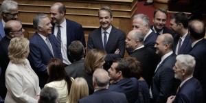 Αγιασμός στη Βουλή: Τα χαμόγελα, τα «πηγαδάκια» και η ξαφνική αδιαθεσία της Δόμνας Μιχαηλίδου Αγιασμός στη Βουλή: Τα χαμόγελα, τα «πηγαδάκια» και η ξαφνική αδιαθεσία της Δόμνας Μιχαηλίδου