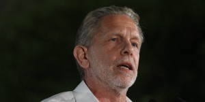Επιμένει ο Γερουλάνος για τον δεύτερο γύρο: «Είναι προσβλητικό να χειραγωγείς αυτούς που σε ψήφισαν» Επιμένει ο Γερουλάνος για τον δεύτερο γύρο: «Είναι προσβλητικό να χειραγωγείς αυτούς που σε ψήφισαν»
