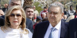 Δωρεές στον Σύλλογο «Ελπίδα» αντί στεφάνων επιθυμεί η οικογένεια Βαρδινογιάννη Δωρεές στον Σύλλογο «Ελπίδα» αντί στεφάνων επιθυμεί η οικογένεια Βαρδινογιάννη