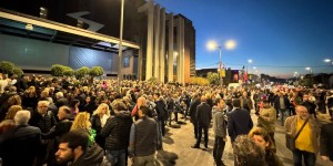 Έκλεισε η Ιερά Οδός μπροστά από το Gazi λόγω του συνεδρίου του ΣΥΡΙΖΑ Έκλεισε η Ιερά Οδός μπροστά από το Gazi λόγω του συνεδρίου του ΣΥΡΙΖΑ