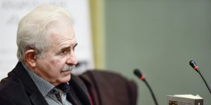 Μίμης Ανδρουλάκης: Ο Θεοδωράκης δεν με άφησε να γράψω βιογραφία της Μέρκελ - Πίστεψα ότι έχω καρκίνο Μίμης Ανδρουλάκης: Ο Θεοδωράκης δεν με άφησε να γράψω βιογραφία της Μέρκελ - Πίστεψα ότι έχω καρκίνο
