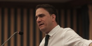 Κώστας Τσουκαλάς: «Ο κ. Μητσοτάκης προσπαθεί να γαντζωθεί στην εξουσία» Κώστας Τσουκαλάς: «Ο κ. Μητσοτάκης προσπαθεί να γαντζωθεί στην εξουσία»