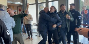 Κώστας Αγοραστός: «Με γρονθοκόπησαν τα αδέλφια Πλακιά - Θα σκεφτώ αν θα κινηθώ νομικά» Κώστας Αγοραστός: «Με γρονθοκόπησαν τα αδέλφια Πλακιά - Θα σκεφτώ αν θα κινηθώ νομικά»