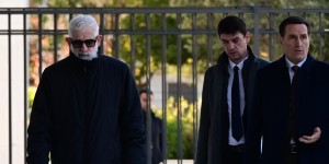 Δίκη Φιλιππίδη: «Την άρπαξε από το σβέρκο και έφερε το κεφάλι της, στα γεννητικά του όργανα» Δίκη Φιλιππίδη: «Την άρπαξε από το σβέρκο και έφερε το κεφάλι της, στα γεννητικά του όργανα»