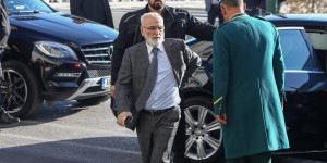 Σαββίδης προς τους παίκτες: «Στηρίζω τον Λουτσέσκου, θέλω με τη δουλειά σας να το κάνετε και εσείς» Σαββίδης προς τους παίκτες: «Στηρίζω τον Λουτσέσκου, θέλω με τη δουλειά σας να το κάνετε και εσείς»