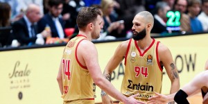 Οι Splash-Brothers του Μπαρτζώκα έκαναν... πασαρέλα και ο Ολυμπιακός κινείται σε ρυθμούς πρωτιάς Οι Splash-Brothers του Μπαρτζώκα έκαναν... πασαρέλα και ο Ολυμπιακός κινείται σε ρυθμούς πρωτιάς