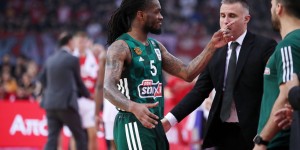 Πάρις Λι: "Πέτρες στο κεφάλι μου; Δέχομαι απειλές" Πάρις Λι: "Πέτρες στο κεφάλι μου; Δέχομαι απειλές"