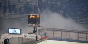 Ζημιές στο ΟΑΚΑ και σπασμένα καθίσματα μετά την απόφαση για εκκένωση Ζημιές στο ΟΑΚΑ και σπασμένα καθίσματα μετά την απόφαση για εκκένωση