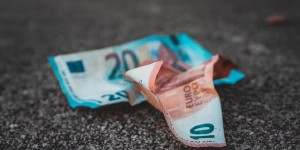 ΕΛΣΤΑΤ: Στο 2,4% ο πληθωρισμός τον Μάρτιο - Πάνω από 10% οι αυξήσεις σε ενοίκια και ρεύμα ΕΛΣΤΑΤ: Στο 2,4% ο πληθωρισμός τον Μάρτιο - Πάνω από 10% οι αυξήσεις σε ενοίκια και ρεύμα