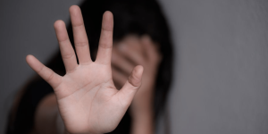 Σοκ στη Ρόδο: 39χρονος κατηγορείται ότι ασελγούσε για τρία χρόνια στη 13χρονη θετή κόρη του Σοκ στη Ρόδο: 39χρονος κατηγορείται ότι ασελγούσε για τρία χρόνια στη 13χρονη θετή κόρη του