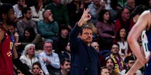 Αταμάν για το φάουλ στον Κέντρικ Ναν: «Ποτέ δεν μιλάω χωρίς να υπάρχει λόγος» Αταμάν για το φάουλ στον Κέντρικ Ναν: «Ποτέ δεν μιλάω χωρίς να υπάρχει λόγος»