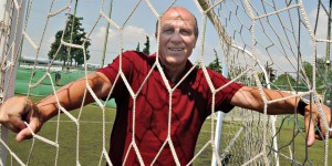Επικό: Όταν ο Μίμης Δομάζος προσπαθούσε να πείσει Χαρούλα Αλεξίου, Χάρρυ Κλυνν να συνεργαστούν Επικό: Όταν ο Μίμης Δομάζος προσπαθούσε να πείσει Χαρούλα Αλεξίου, Χάρρυ Κλυνν να συνεργαστούν