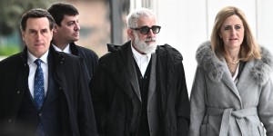Δίκη Πέτρου Φιλιππίδη: Εκρηκτικό κλίμα μετά την αναπάρασταση της απόπειρας βιασμού Δίκη Πέτρου Φιλιππίδη: Εκρηκτικό κλίμα μετά την αναπάρασταση της απόπειρας βιασμού