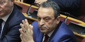 Για πρώτη φορά «λειψή» η Βουλή: Στίγκας και άλλοι δύο Σπαρτιάτες έχασαν τη βουλευτική τους ιδιότητα Για πρώτη φορά «λειψή» η Βουλή: Στίγκας και άλλοι δύο Σπαρτιάτες έχασαν τη βουλευτική τους ιδιότητα