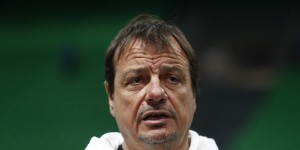 Αταμάν: «Αν μπορέσουμε να βρούμε παίκτη με ποιότητα και εμπειρία τότε θα κάνουμε μεταγραφή» Αταμάν: «Αν μπορέσουμε να βρούμε παίκτη με ποιότητα και εμπειρία τότε θα κάνουμε μεταγραφή»