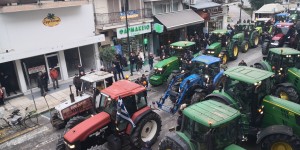 Στους δρόμους των Τρικάλων οι αγρότες - Ενισχύονται τα μπλόκα σε όλη τη χώρα Στους δρόμους των Τρικάλων οι αγρότες - Ενισχύονται τα μπλόκα σε όλη τη χώρα
