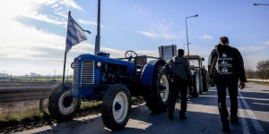 Οι αγρότες κλιμακώνουν τις κινητοποιήσεις: Αυξάνει ο αριθμός των τρακτέρ στην Κεντρική Μακεδονία Οι αγρότες κλιμακώνουν τις κινητοποιήσεις: Αυξάνει ο αριθμός των τρακτέρ στην Κεντρική Μακεδονία
