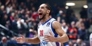 Υπέροχη κίνηση: Ο Ντέβιν Κάναντι του Πανιωνίου έγραψε παιδικό βιβλίο Υπέροχη κίνηση: Ο Ντέβιν Κάναντι του Πανιωνίου έγραψε παιδικό βιβλίο