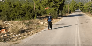 Ρεκόρ Γκίνες: Διέσχισε την Ελλάδα με τα πόδια για καλό σκοπό - Ποιος είναι ο Γιώργος Μούλος Ρεκόρ Γκίνες: Διέσχισε την Ελλάδα με τα πόδια για καλό σκοπό - Ποιος είναι ο Γιώργος Μούλος