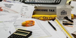 Εφορία: Πώς τα μπλοκάκια μπορούν να φορολογηθούν ως μισθωτοί - Τα έξι SOS Εφορία: Πώς τα μπλοκάκια μπορούν να φορολογηθούν ως μισθωτοί - Τα έξι SOS