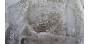 Σκελετός νεκρού από την μινωική έκρηξη του ηφαιστείου στη Σαντορίνη βρέθηκε στην Τουρκία Σκελετός νεκρού από την μινωική έκρηξη του ηφαιστείου στη Σαντορίνη βρέθηκε στην Τουρκία