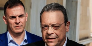 «Λαγός τη φτέρη έσειε, κακό της κεφαλής του» «Λαγός τη φτέρη έσειε, κακό της κεφαλής του»