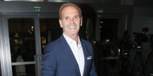 Πέτρος Κωστόπουλος: «Θα ήθελα να έχω μια γυναίκα να κοιμόμαστε αγκαλιά μαζί, αλλά όχι κάθε μέρα» Πέτρος Κωστόπουλος: «Θα ήθελα να έχω μια γυναίκα να κοιμόμαστε αγκαλιά μαζί, αλλά όχι κάθε μέρα»