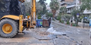 Κλειστοί δρόμοι στο Παλαιό Φάληρο λόγω σπασμένου αγωγού της ΕΥΔΑΠ: Χωρίς νερό εκατοντάδες νοικοκυριά Κλειστοί δρόμοι στο Παλαιό Φάληρο λόγω σπασμένου αγωγού της ΕΥΔΑΠ: Χωρίς νερό εκατοντάδες νοικοκυριά