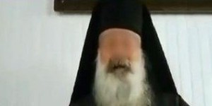 Αιγιαλεία: Ψευτο-ιερέας καλούσε πολίτες σε ένοπλη εξέγερση - «Αφήστε τις διαδηλώσεις, πάρτε τα όπλα» Αιγιαλεία: Ψευτο-ιερέας καλούσε πολίτες σε ένοπλη εξέγερση - «Αφήστε τις διαδηλώσεις, πάρτε τα όπλα»