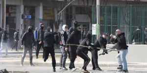 Οργή ΕΛΑΣ: «Συκοφαντικές» οι προσπάθειες ταύτισης των αστυνομικών με μπαχαλάκηδες Οργή ΕΛΑΣ: «Συκοφαντικές» οι προσπάθειες ταύτισης των αστυνομικών με μπαχαλάκηδες