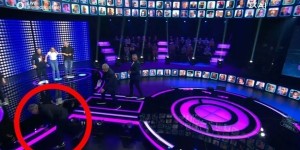 Η Ελλάδα Ψηφίζει: «Παγωμάρα» με το on air ατύχημα του Θοδωρή Βαμβακάρη Η Ελλάδα Ψηφίζει: «Παγωμάρα» με το on air ατύχημα του Θοδωρή Βαμβακάρη